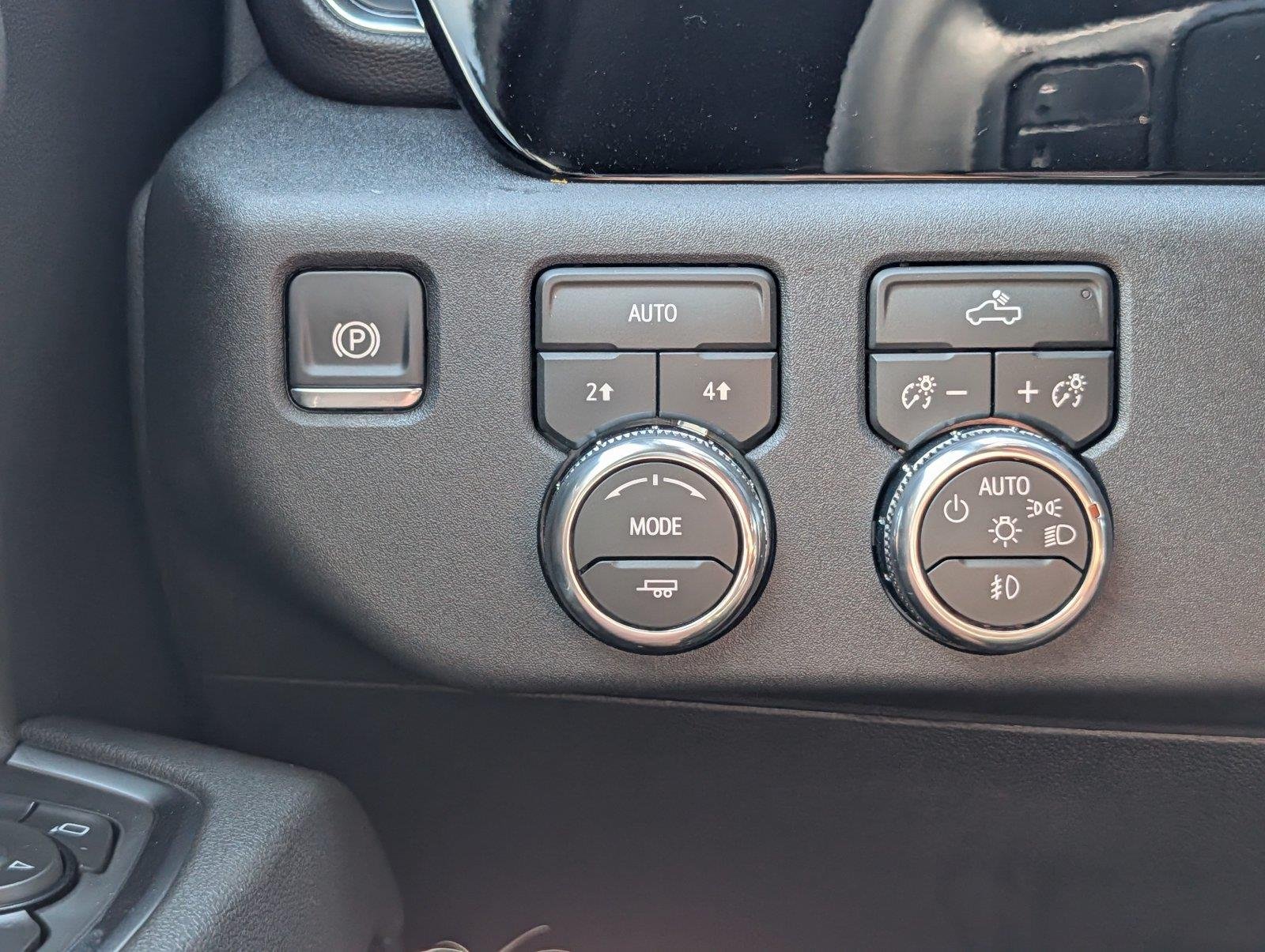 New 2026 Sterling Metallic GMC Elevation image 28