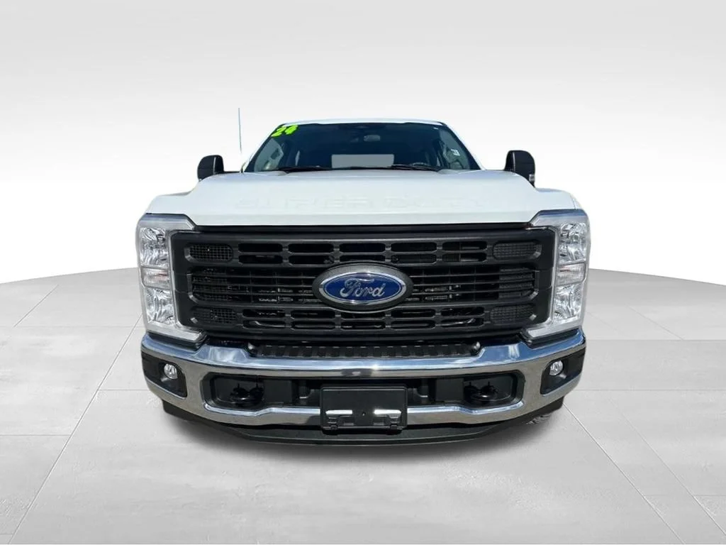 Used 2024 White Ford XL image 2