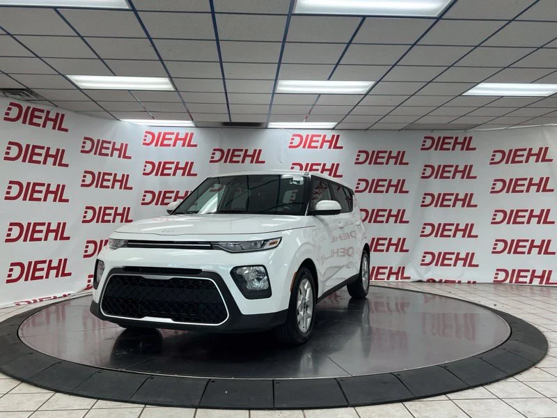 Used 2022 White Kia LX image 3