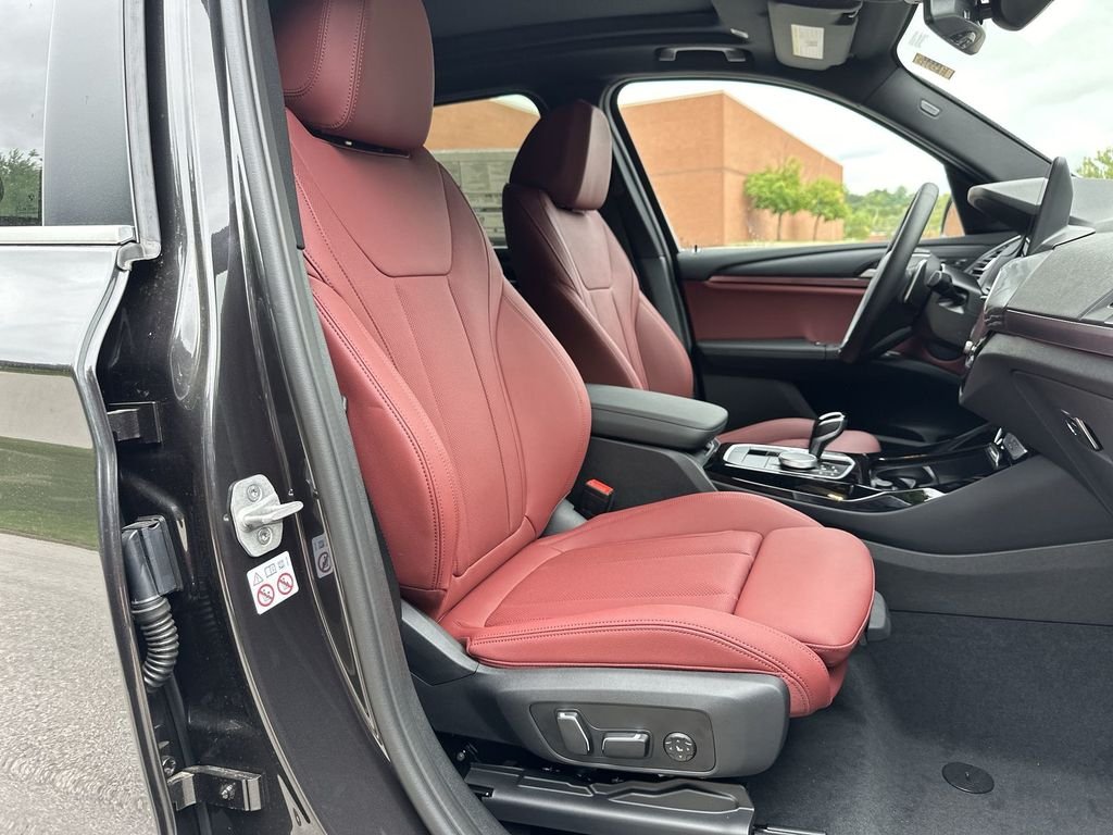 Used 2024 Gray BMW xDrive30i image 49