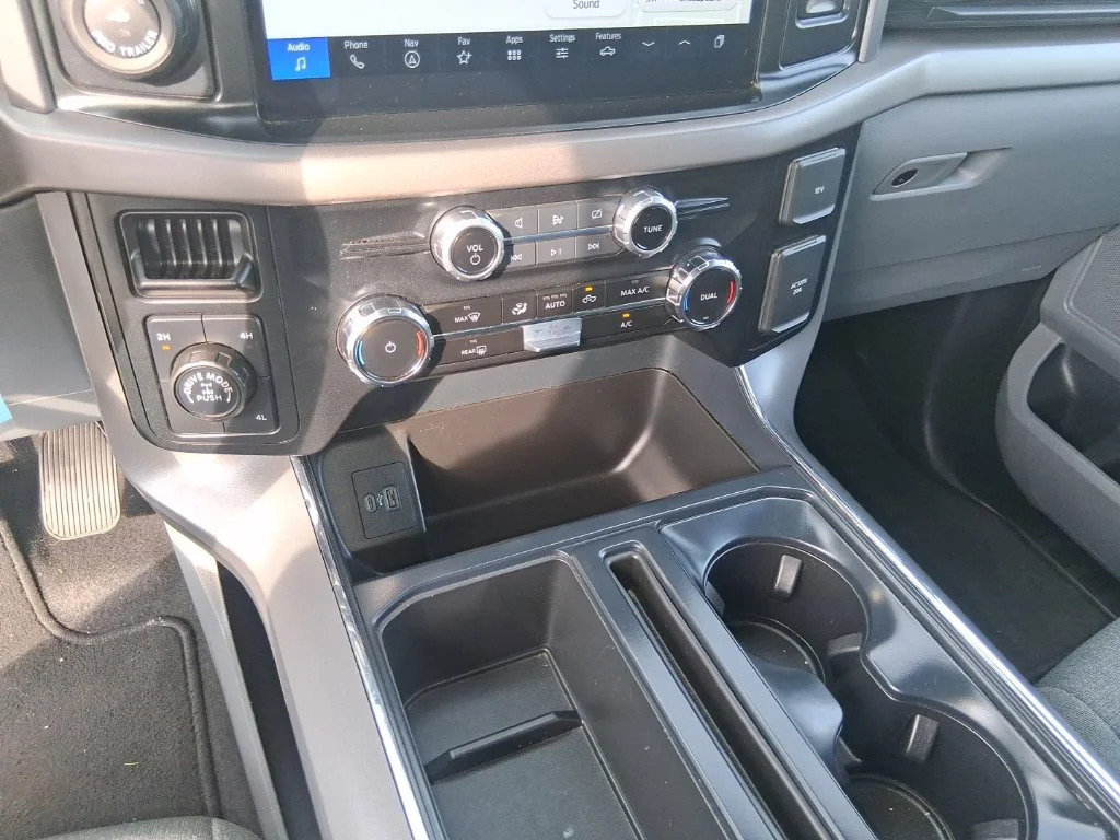 Used 2024 Blue Ford XLT image 13