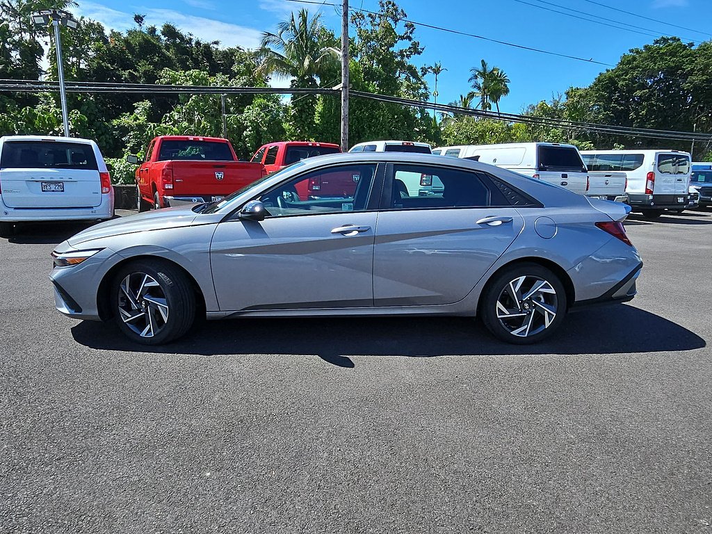 Used 2025 Fluid Metal Metallic Hyundai SEL Sport image 16