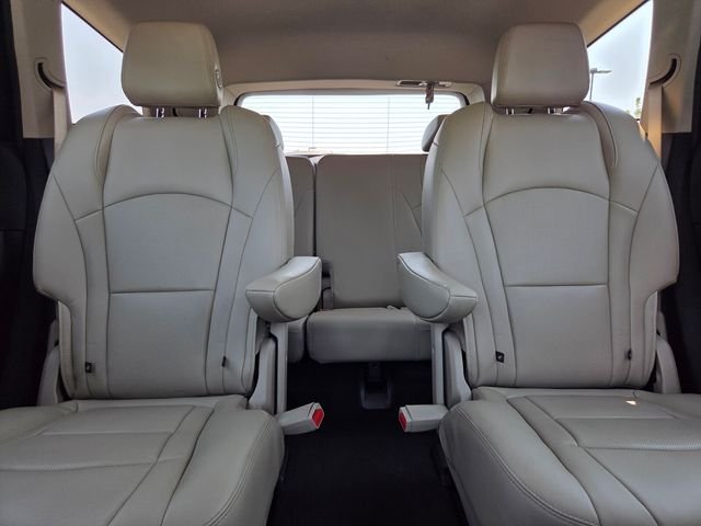Used 2018  Buick Premium Group image 11