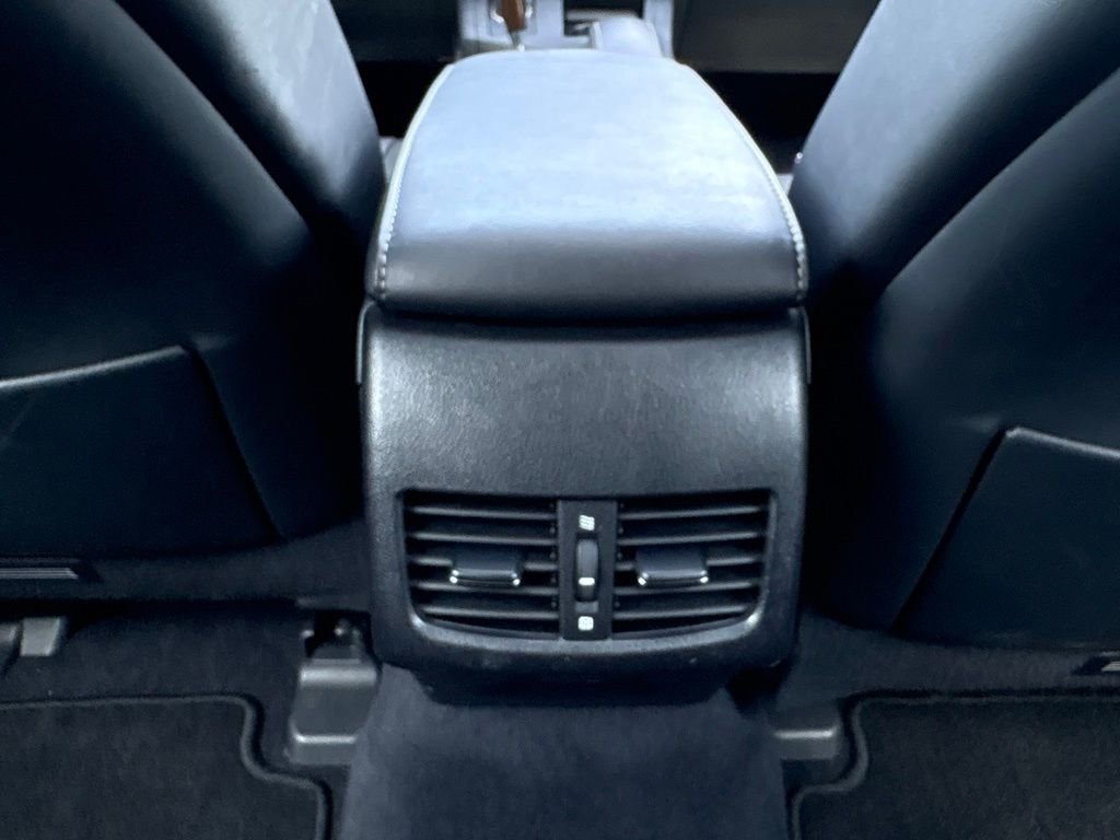 Used 2015 Silver Lexus 350 image 27