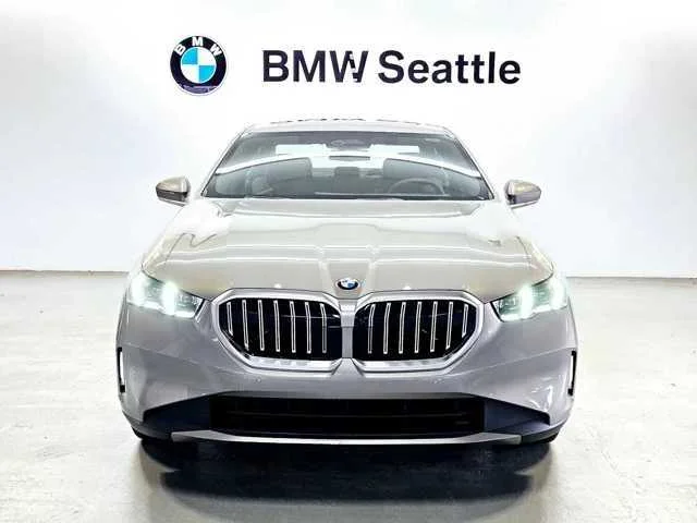 Certified Used 2025 Oxide Grey Met BMW xDrive image 6