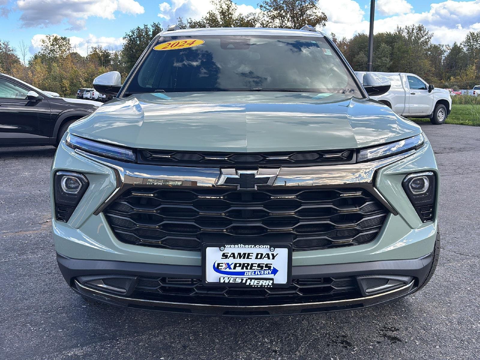 Used 2024 Cacti Green Chevrolet ACTIV image 2
