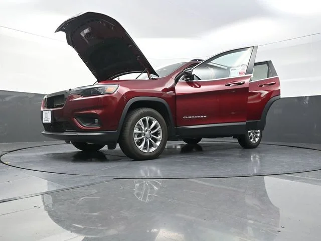 Used 2022 Red Jeep Latitude Lux image 32