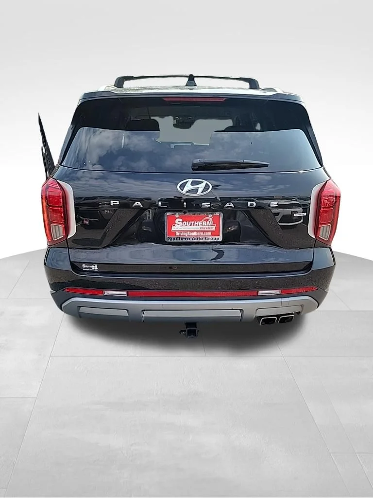 Used 2023 Black Hyundai SEL image 11