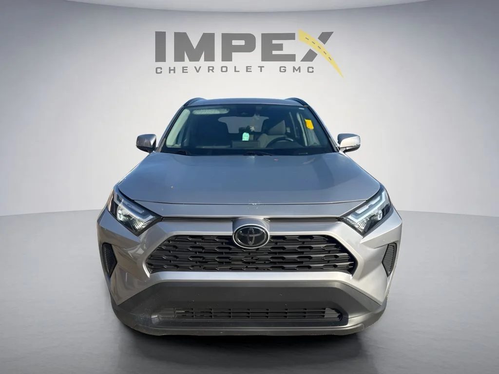 Used 2023 Silver Toyota XLE image 8