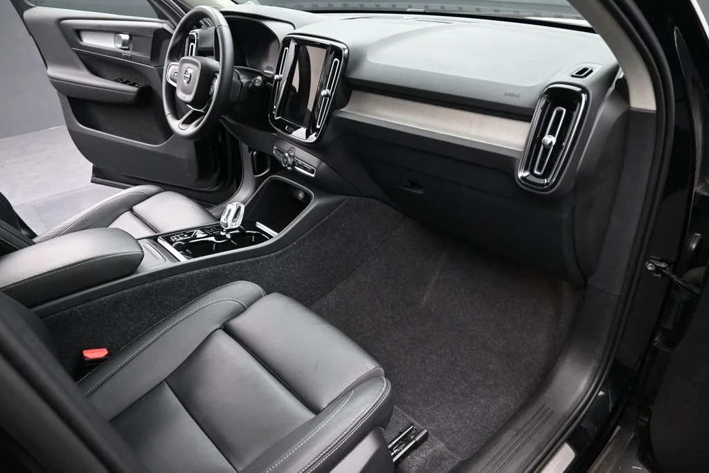 Certified Used 2025 Onyx Black Volvo Plus image 22