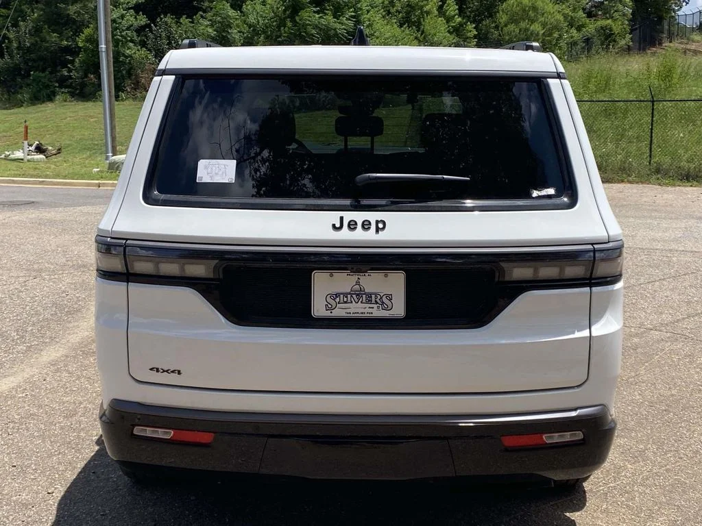 New 2026 Bright White Clear-Coat Exterior Paint Jeep Limited Reserve image 6