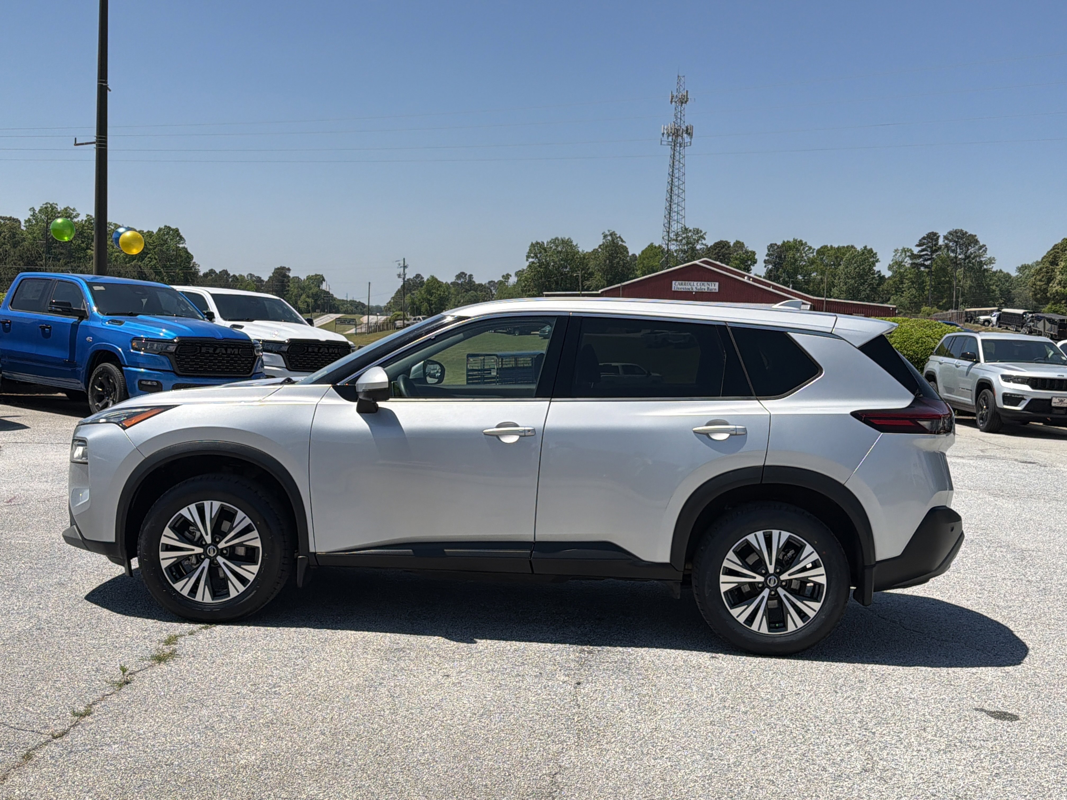 Used 2021 Brilliant Silver Metallic Nissan SV image 8