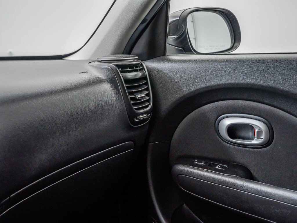 Used 2017 Shadow Black Kia  image 32