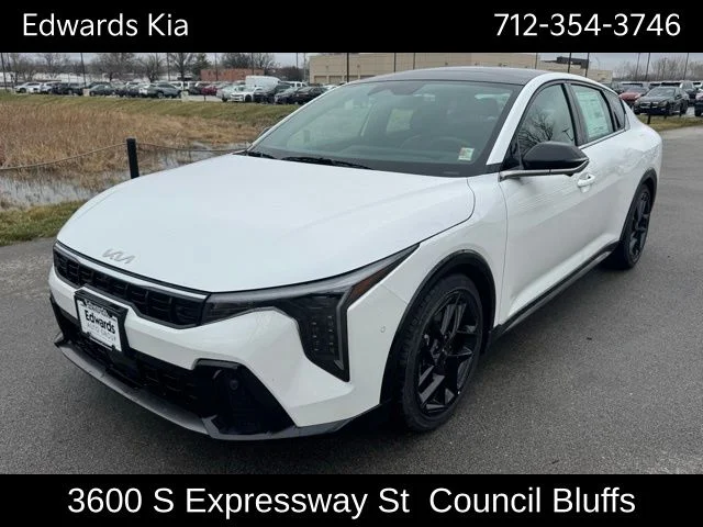 2025 Kia K4 GT-Line Turbo AT's photo