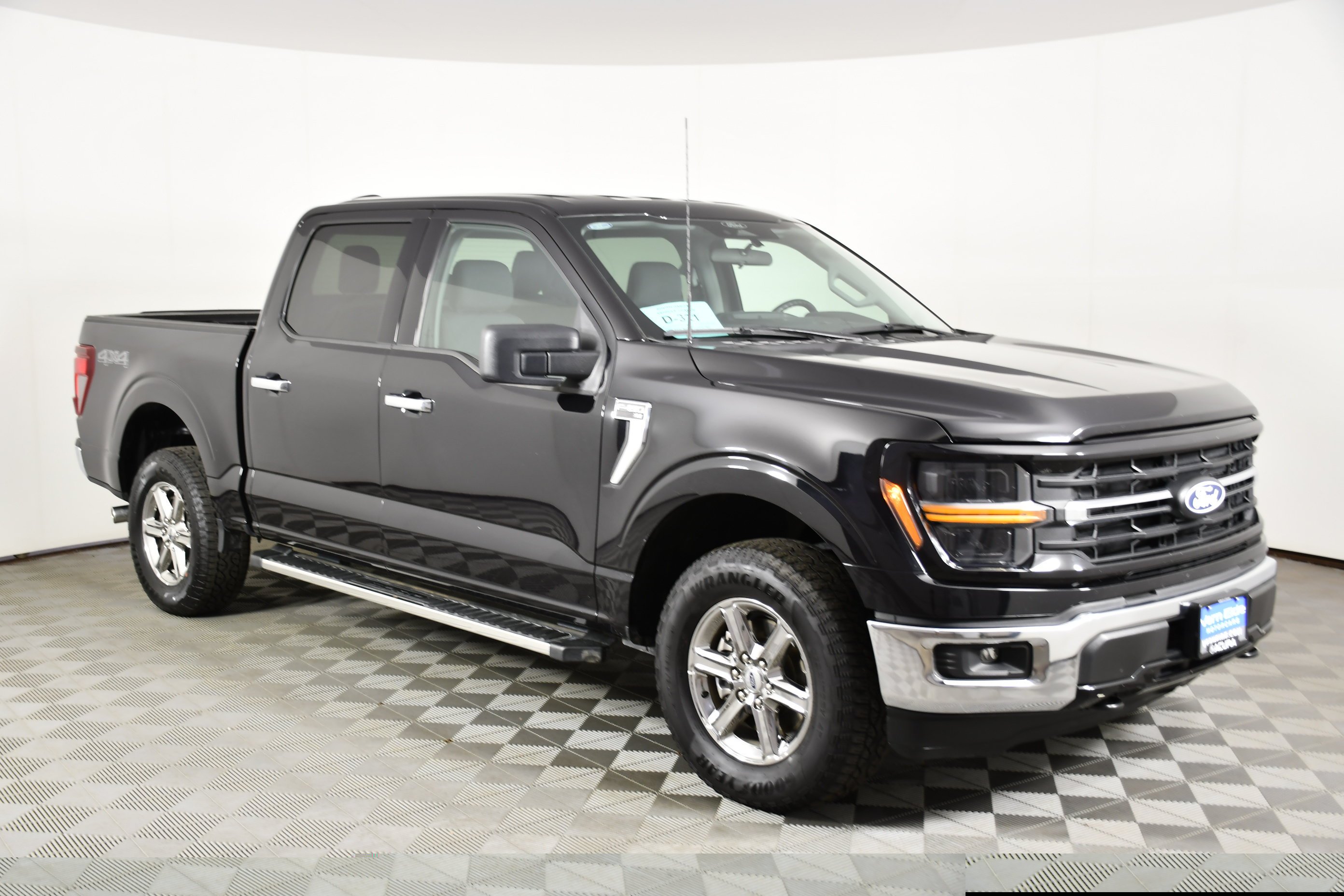 Used 2025 Black Metallic Ford XLT image 4