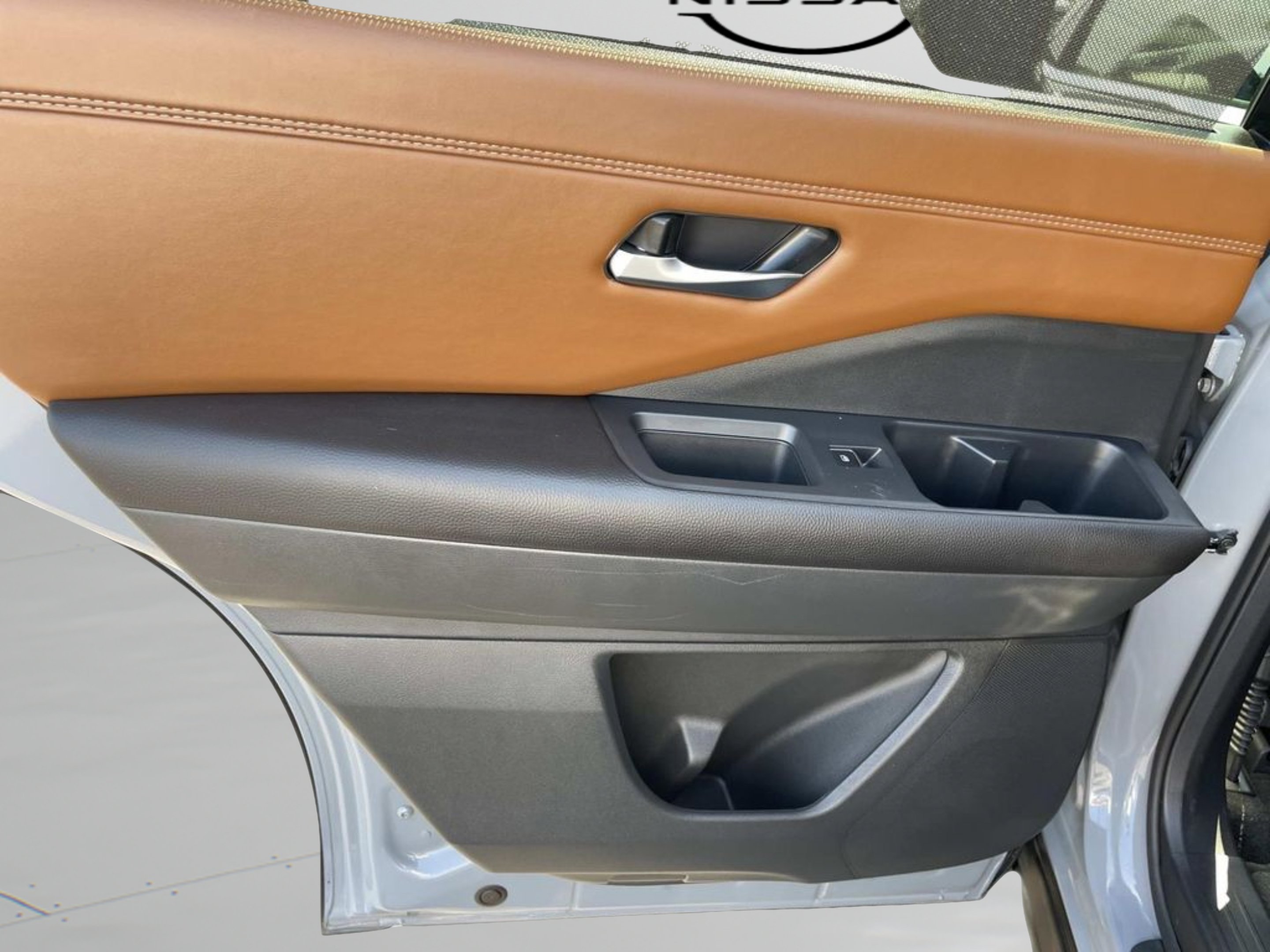 Used 2025 Gray Nissan Platinum image 13