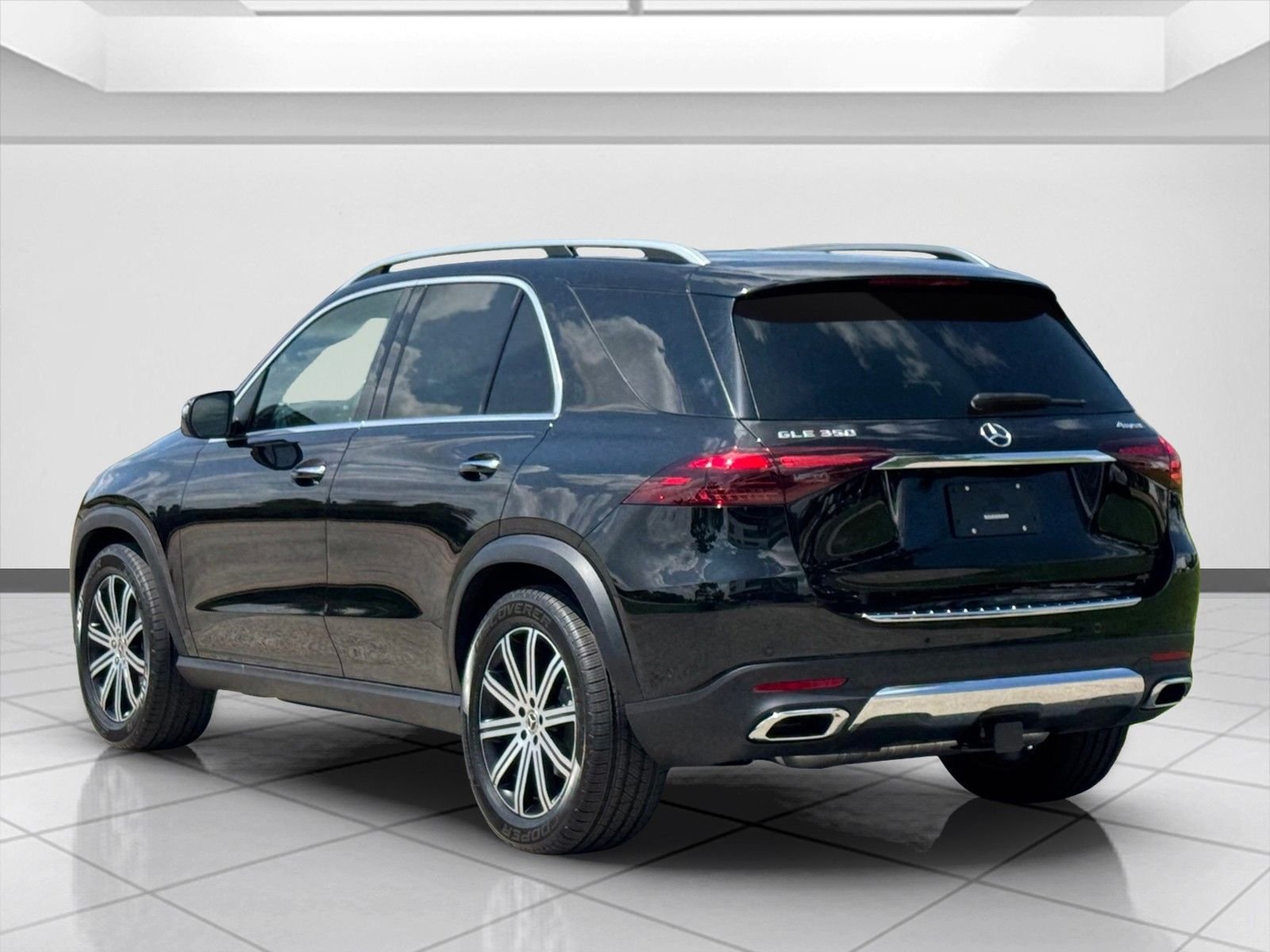 New 2026 Obsidian Black Metallic Mercedes-Benz GLE 350 image 4