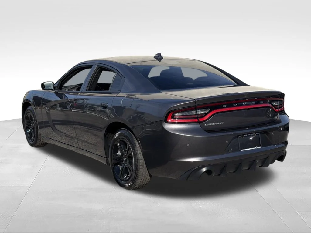 Used 2023 Gray Dodge SXT image 6