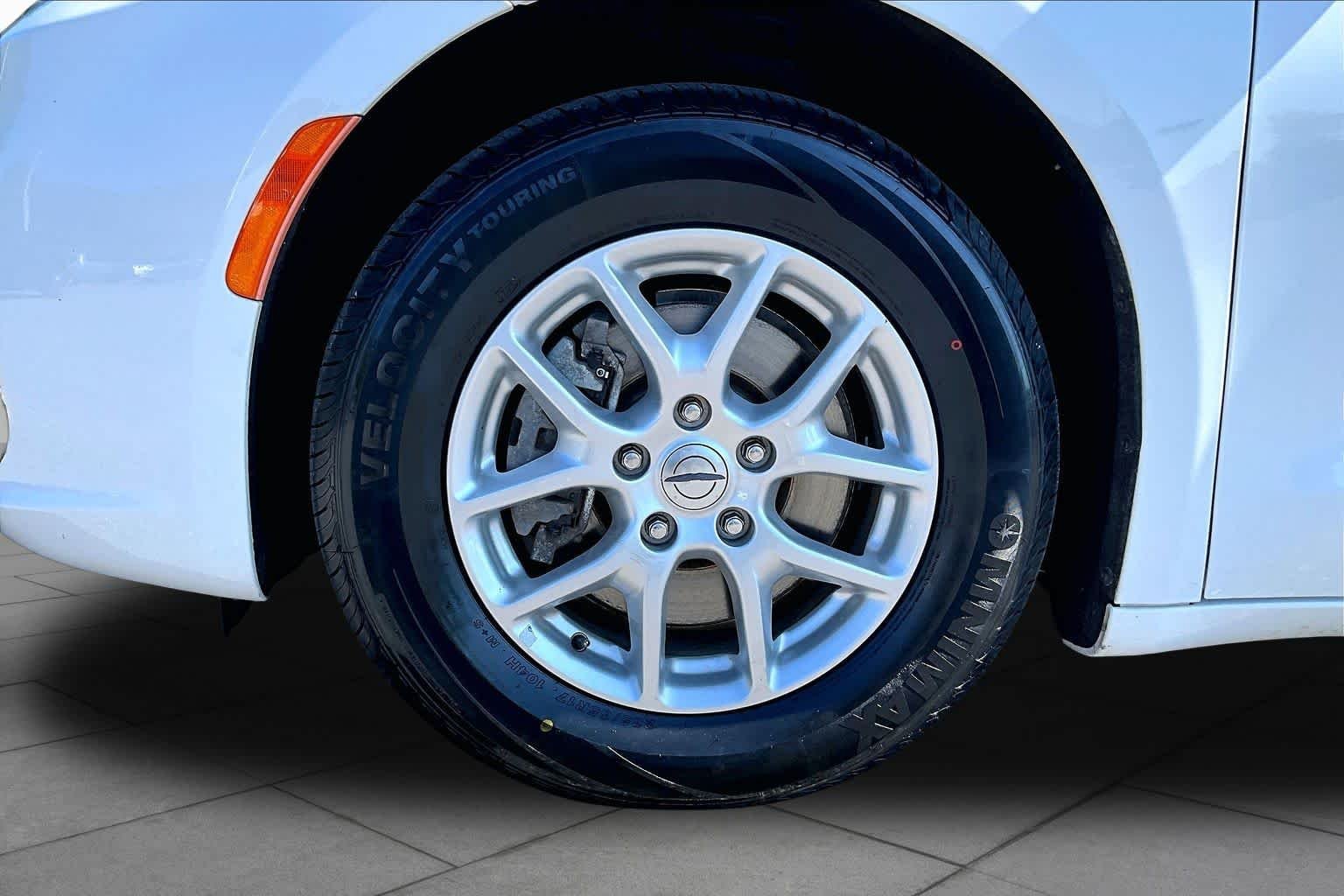 Used 2023 Bright White Clearcoat Chrysler Touring L image 11