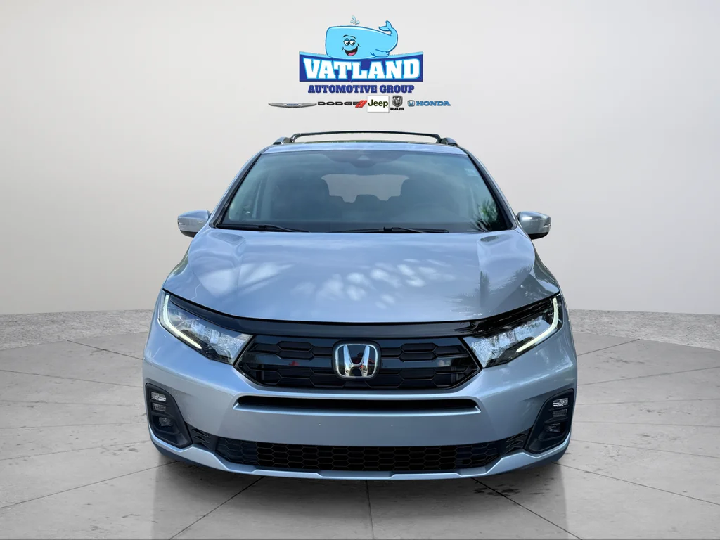 New 2026 Solar Silver Metallic Honda Touring image 8