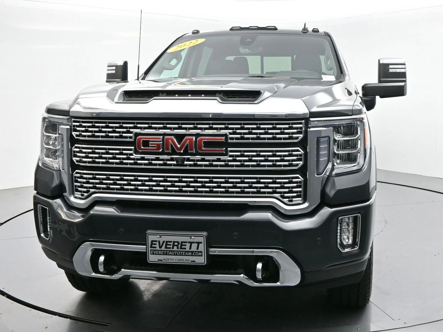 Used 2022 Hunter Metallic GMC Denali image 2