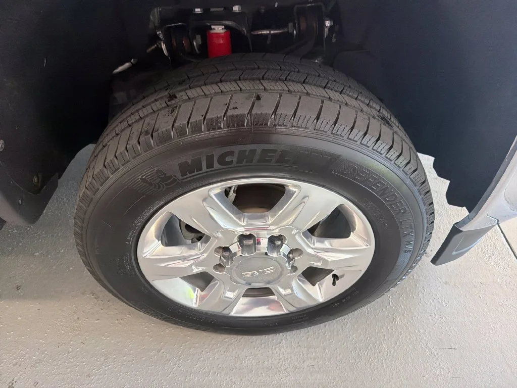 Used 2018 QUICKSILVER METALLIC GMC SLT image 4