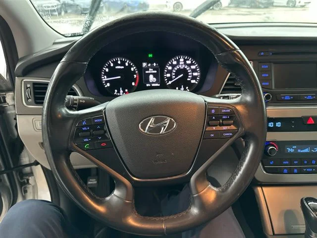 Used 2015 Silver Hyundai Sport image 12