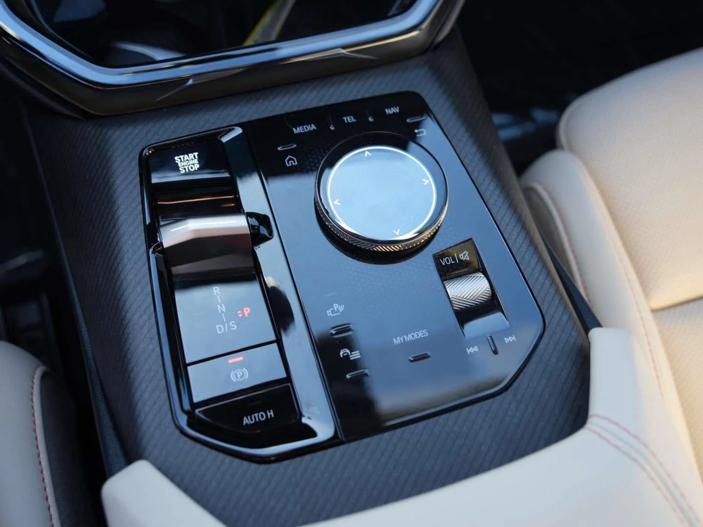2025 BMW X3 30 - Photo 24