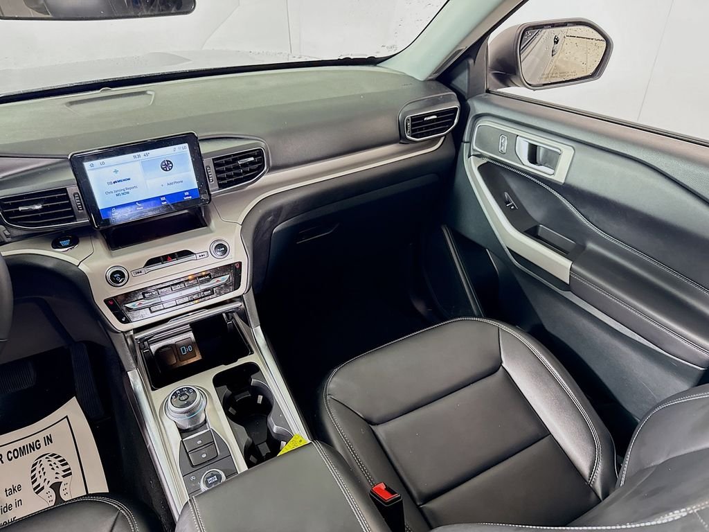 Used 2024 Agate Black Metallic Ford XLT image 3