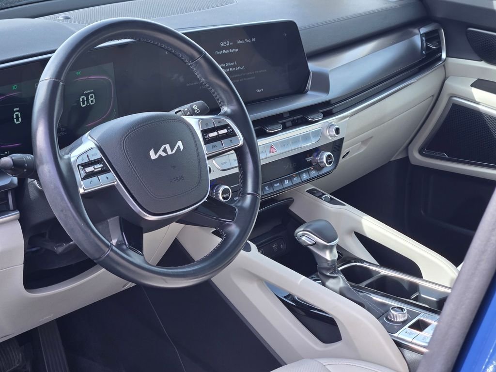 Used 2024 Black Kia S image 35