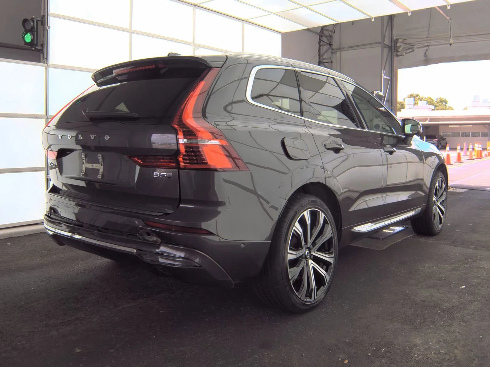 Used 2023 Platinum Gray Metallic Volvo Ultimate Bright Theme image 3