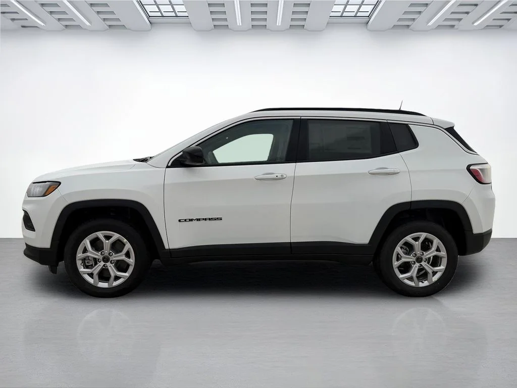 New 2026 Bright White Clearcoat Jeep Latitude image 6