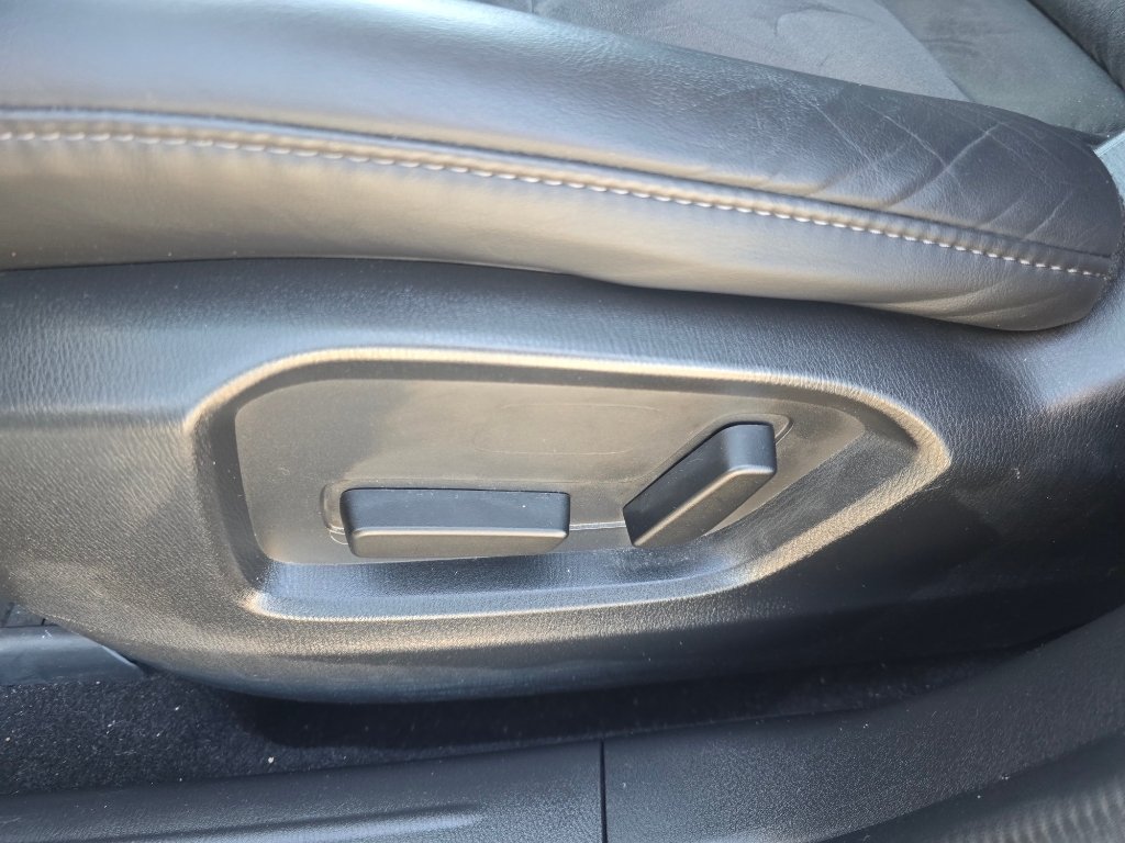 Used 2018 Snowflake White Pearl Mica Mazda Touring image 16