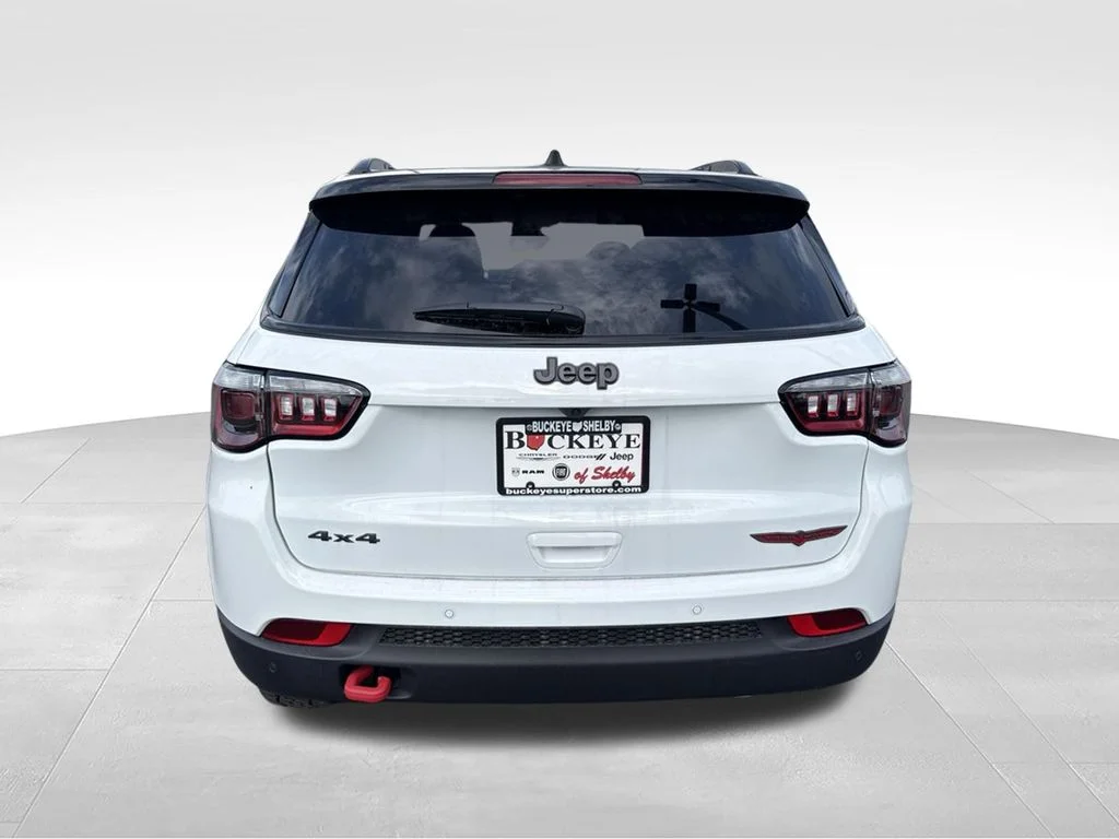 New 2026 Bright White Clear-Coat Exterior Paint Jeep Trailhawk image 4