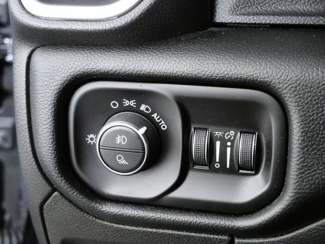 Used 2019 Black Ram Laramie image 27