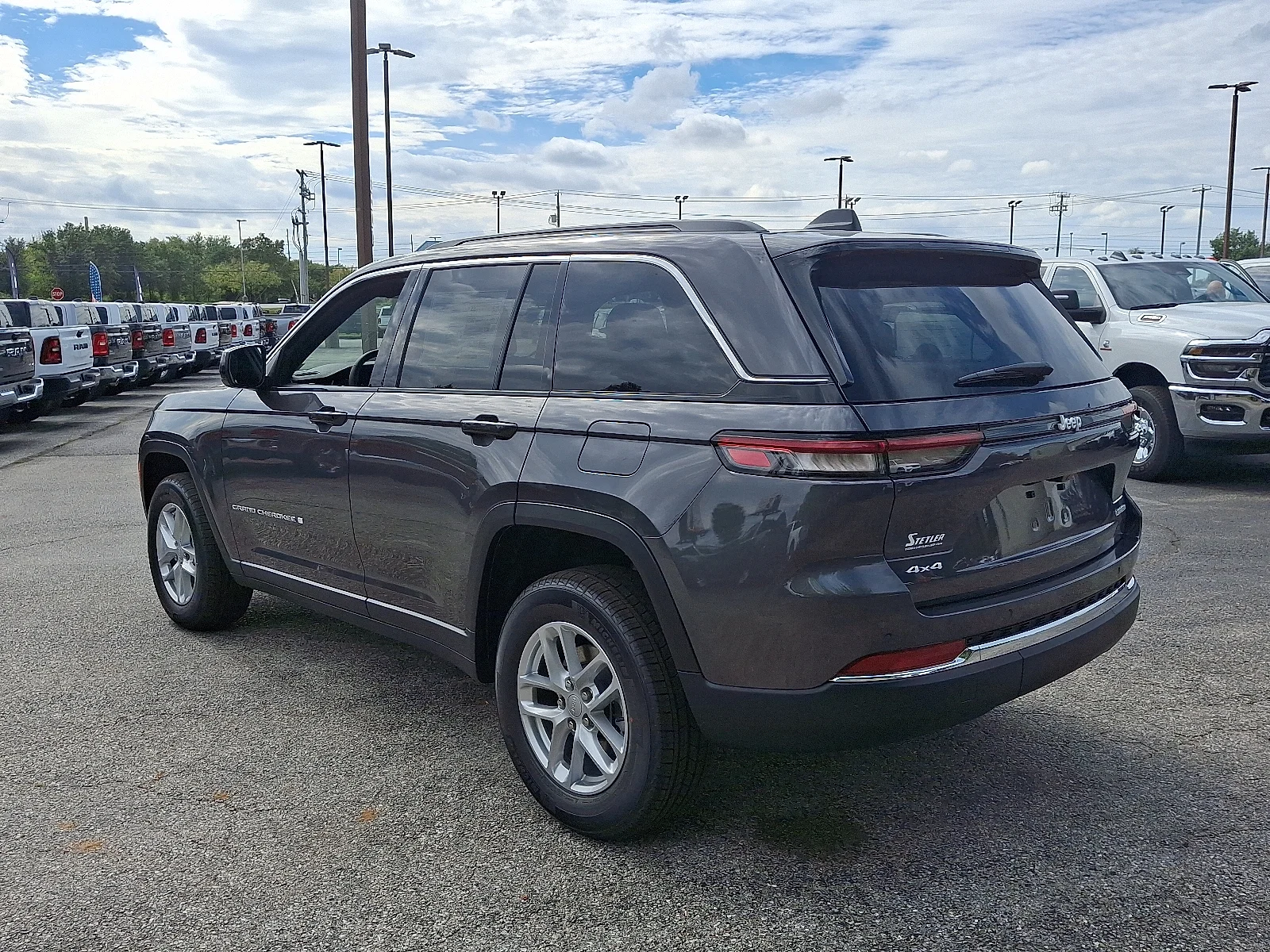 New 2025 Baltic Gray Metallic Clear-Coat Exterior Paint Jeep Laredo X image 6