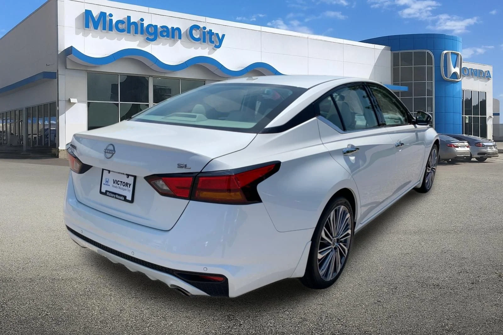 Used 2024 White Nissan 2.5 SL image 5