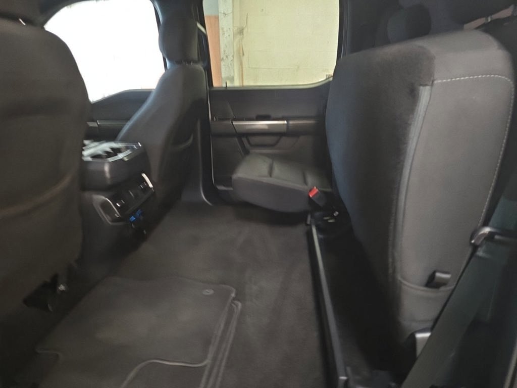 Used 2021 White Ford XLT image 3