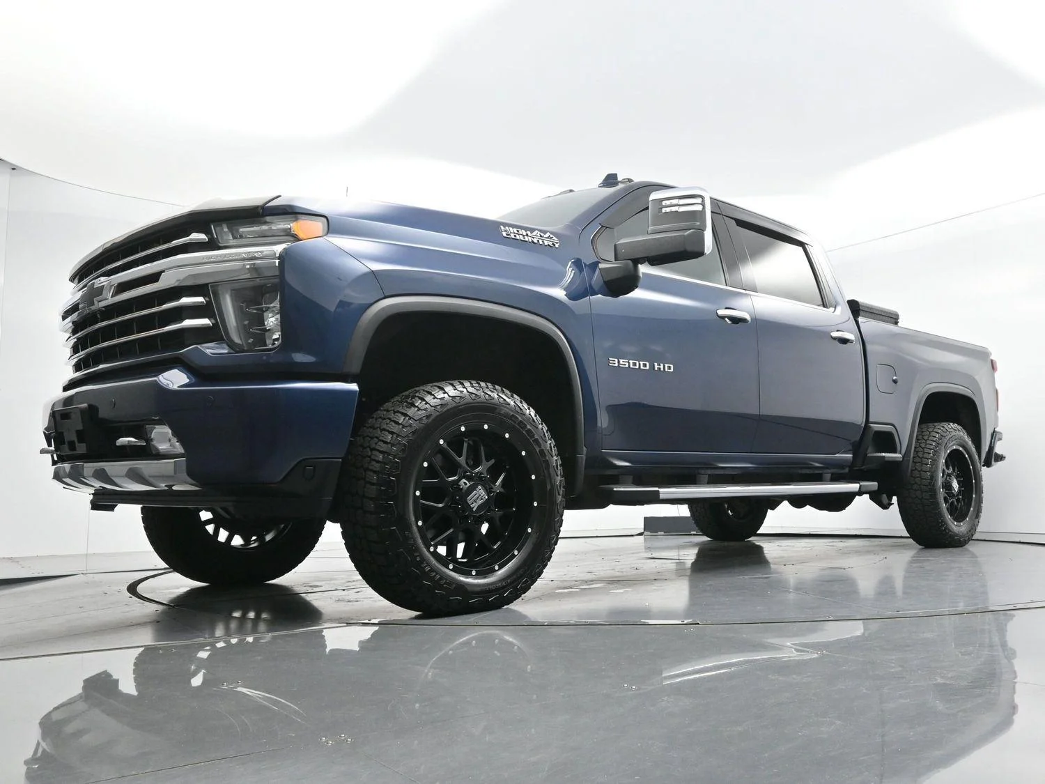 Used 2020 NORTHSKY BLUE METALLIC Chevrolet High Country image 48