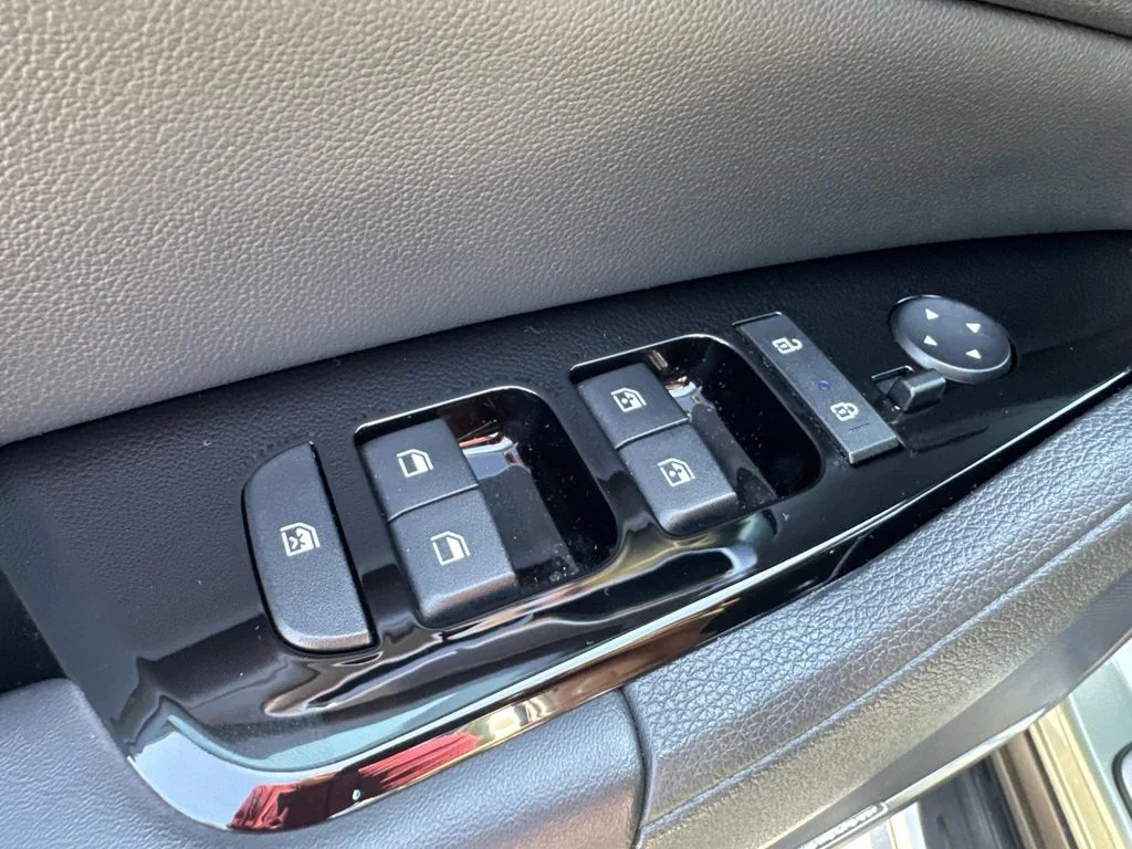 Used 2024 Green Kia X-Pro Prestige image 14