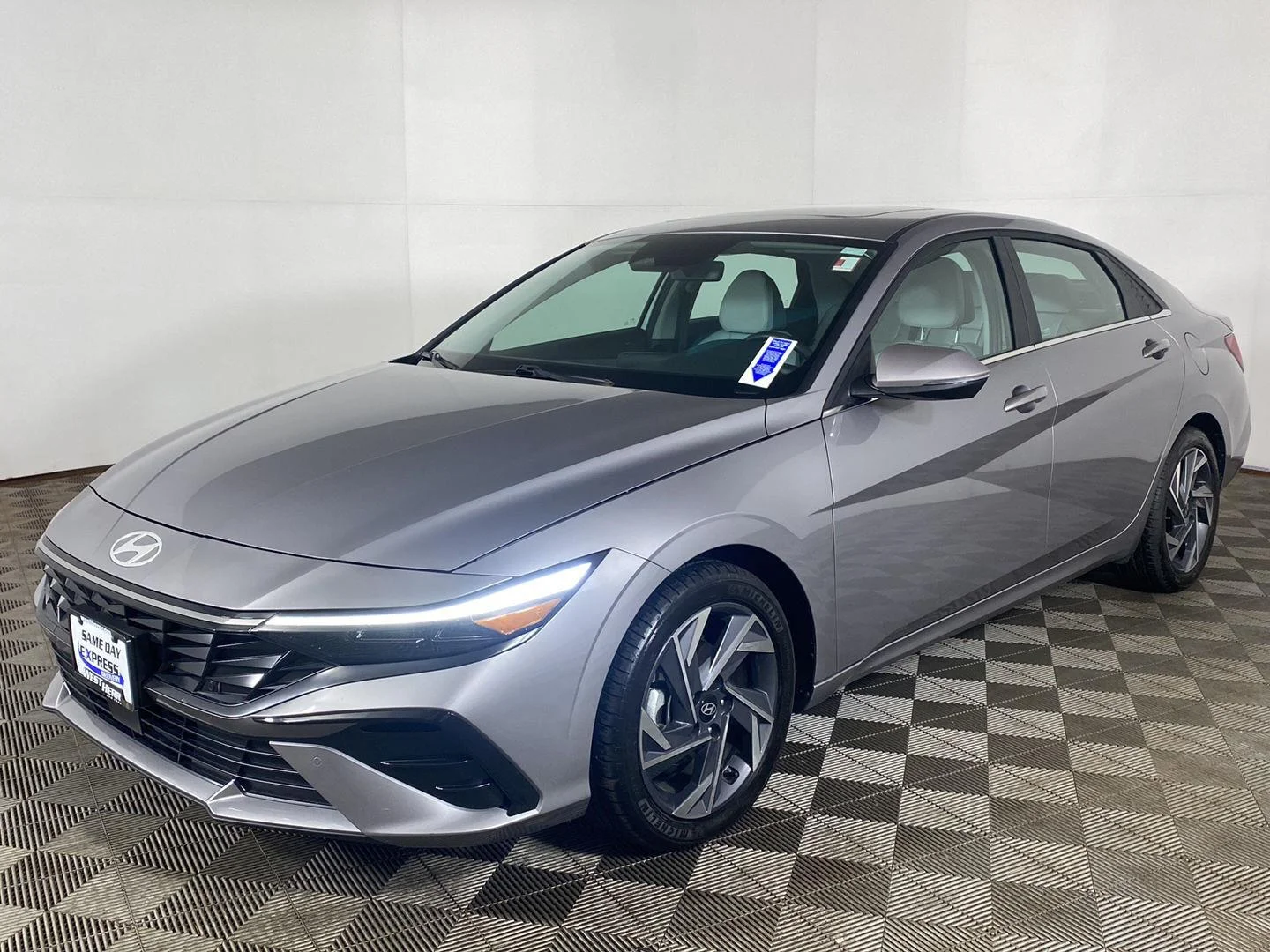 Used 2024 Fluid Metal Hyundai Limited image 9