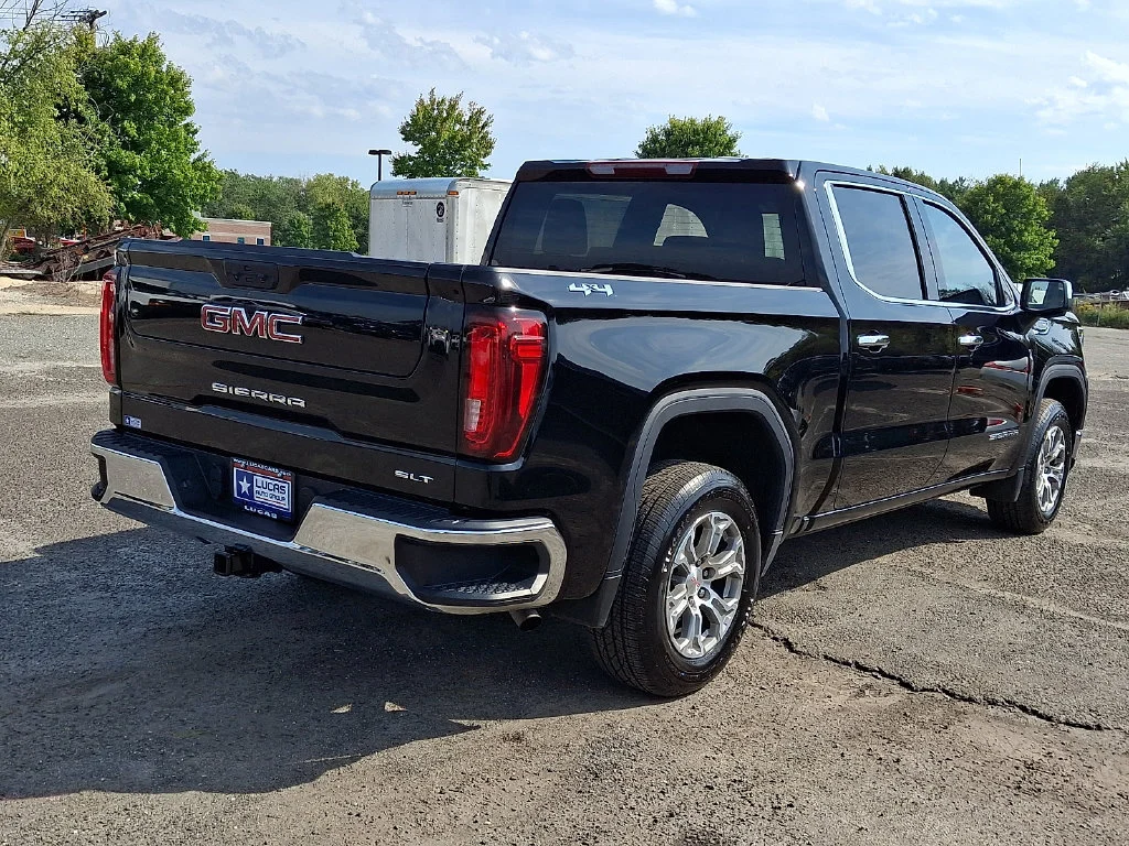 Used 2025 Onyx Black GMC SLT image 11