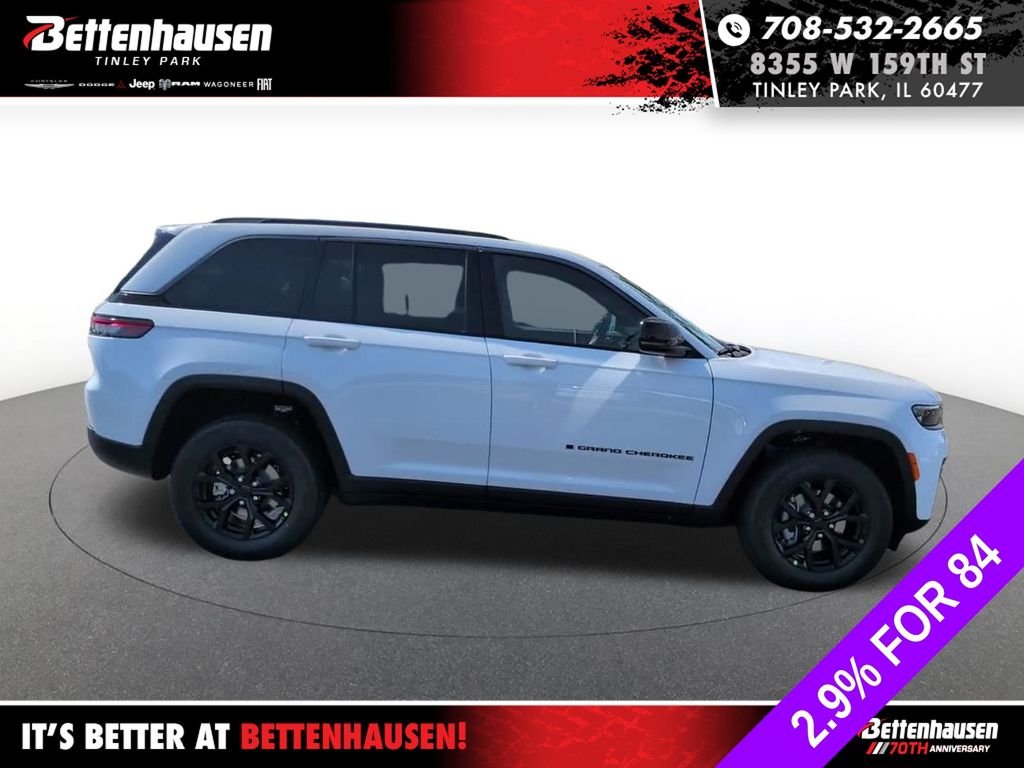 New 2026 Bright White Clear-Coat Exterior Paint Jeep Laredo Altitude image 4
