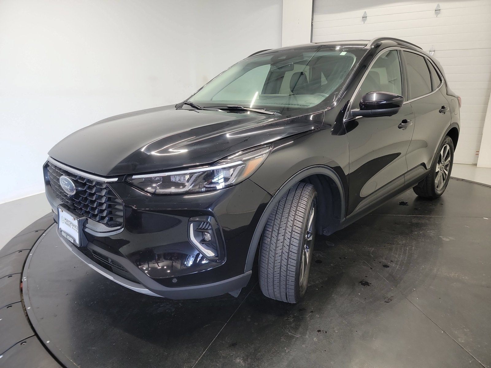 Used 2023 Black Metallic Ford Platinum image 3