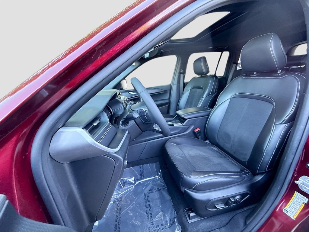 Certified Used 2025 Velvet Red Pearlcoat Jeep Altitude X image 21