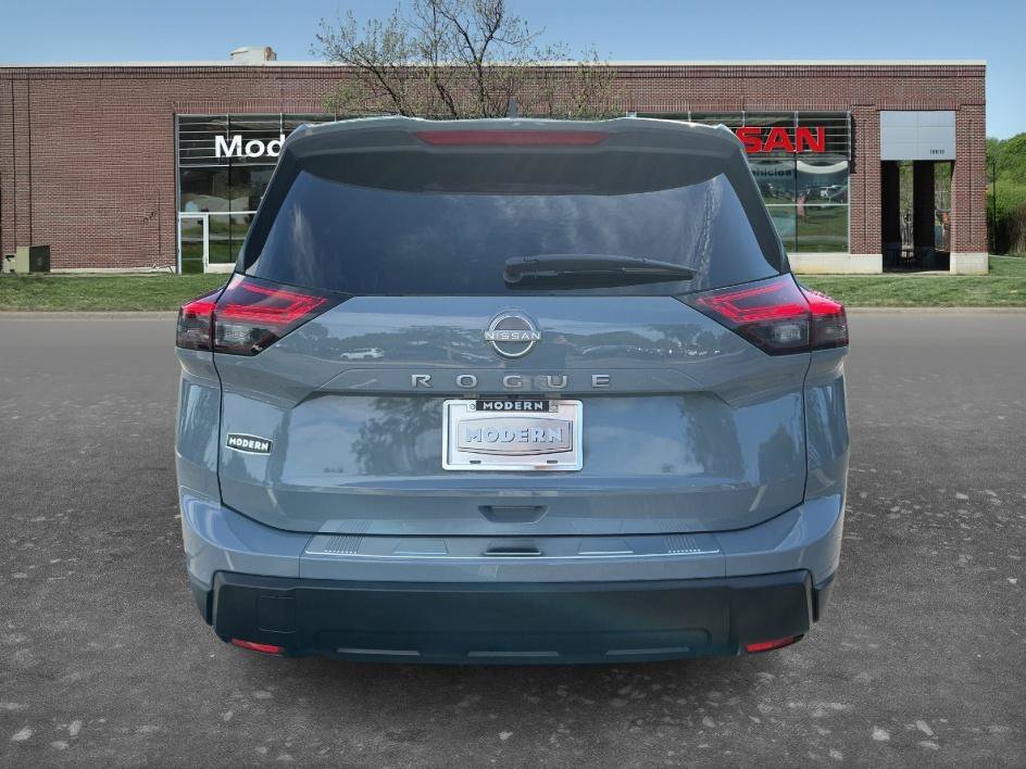 Used 2026 Boulder Gray Pearl Nissan SV image 3