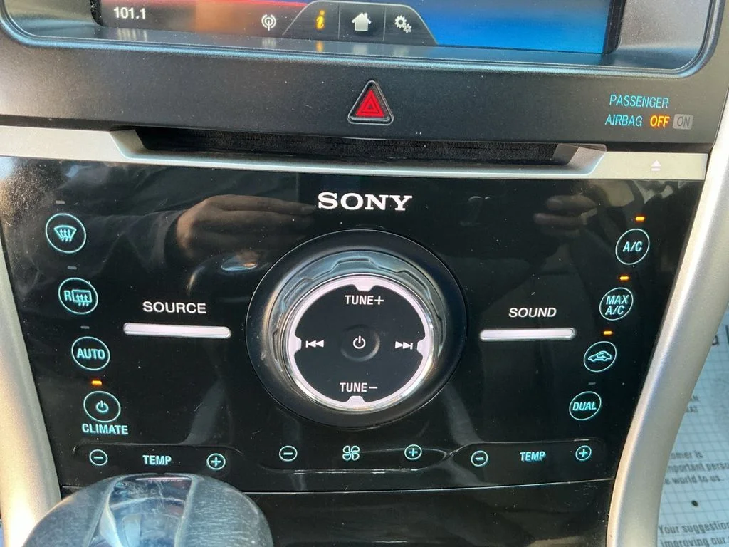 Used 2011 White Ford Limited image 17