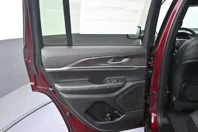 New 2026 Velvet Red Pearl-Coat Exterior Paint Jeep Laredo image 23