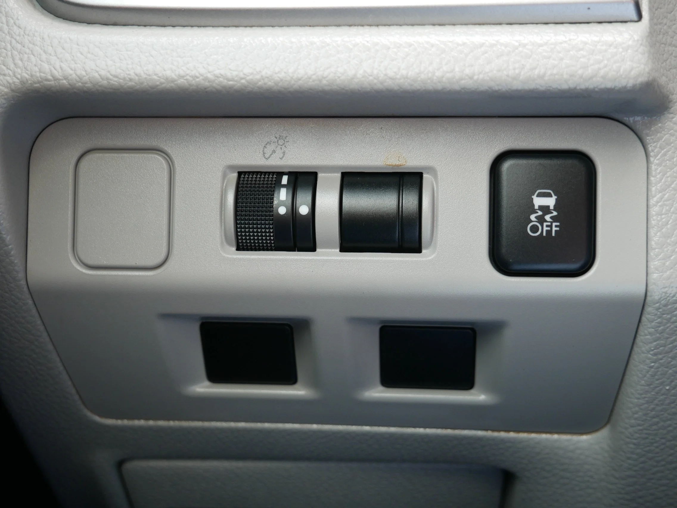 Used 2017 Crystal White Pearl Subaru 2.5I CVT image 26