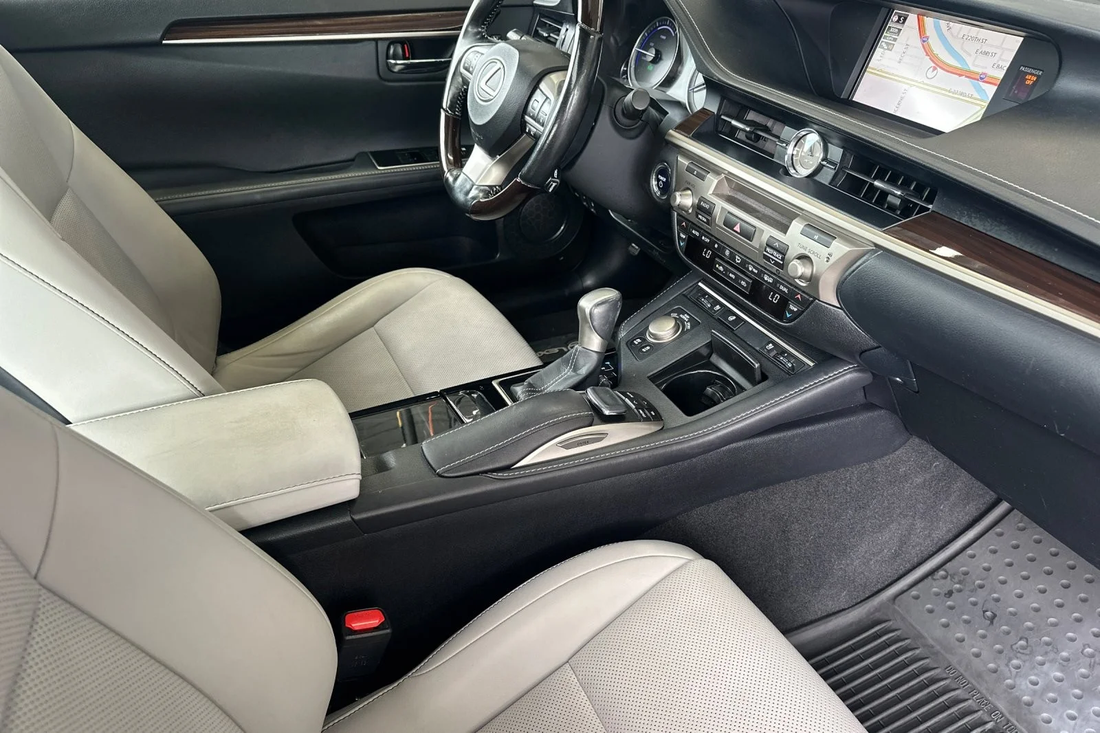 Used 2017 EMINENT WHITE Lexus ES 300h image 14